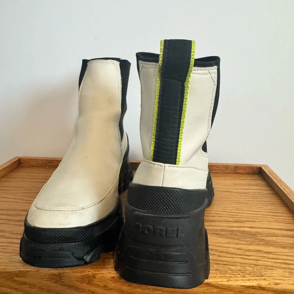 Sorel White and Black Ankle Boots - Picture 4 of 6